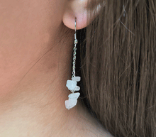 Naložite sliko v pregledovalnik galerije, viseči uhani iz kristaloc roževec viseci uhani rozevec uhani iz kristalov nakit uhani iz kristalov uhani iz poldragih kamnov roževec kristali uhani ženski uhani