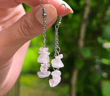 Naložite sliko v pregledovalnik galerije, viseči uhani iz kristaloc roževec viseci uhani rozevec uhani iz kristalov nakit uhani iz kristalov uhani iz poldragih kamnov roževec kristali uhani ženski uhani