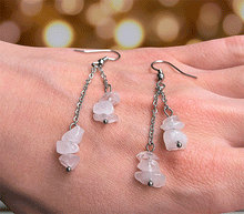 Naložite sliko v pregledovalnik galerije, viseči uhani iz kristaloc roževec viseci uhani rozevec uhani iz kristalov nakit uhani iz kristalov uhani iz poldragih kamnov roževec kristali uhani ženski uhani