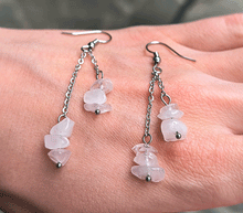 Naložite sliko v pregledovalnik galerije, viseči uhani iz kristaloc roževec viseci uhani rozevec uhani iz kristalov nakit uhani iz kristalov uhani iz poldragih kamnov roževec kristali uhani ženski uhani