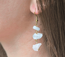 Naložite sliko v pregledovalnik galerije, viseči uhani roževec viseci uhani rozevec uhani iz kristalov nakit iz kristalov uhani roževec uhani iz poldragih kamnov roževec