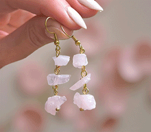 Naložite sliko v pregledovalnik galerije, viseči uhani roževec viseci uhani rozevec uhani iz kristalov nakit iz kristalov uhani roževec uhani iz poldragih kamnov roževec