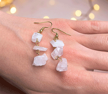 Naložite sliko v pregledovalnik galerije, viseči uhani roževec viseci uhani rozevec uhani iz kristalov nakit iz kristalov uhani roževec uhani iz poldragih kamnov roževec