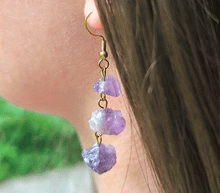 Naložite sliko v pregledovalnik galerije, viseči uhani ametist kristali nakit viseci uhani uhani iz kristalov nakit viseci uhani iz kristalov uhani iz poldragih kamnov iz ametista