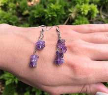 Naložite sliko v pregledovalnik galerije, viseči uhani ametist kristali viseci uhani uhani iz kristalov ametist nakit uhani iz kristalov uhani iz poldragih kamnov ametist kirurko nerjaceče jeklo