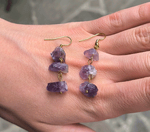 Naložite sliko v pregledovalnik galerije, viseči uhani ametist kristali nakit viseci uhani uhani iz kristalov nakit viseci uhani iz kristalov uhani iz poldragih kamnov iz ametista