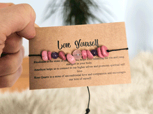 Naložite sliko v pregledovalnik galerije, zapestnice iz kristalov rodonit ametist roževec zapestnica iz kristalov nakit iz kristalov talisman ljubezen do sebe talismani kristali poldragi kamni nakit