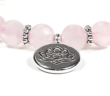 Naložite sliko v pregledovalnik galerije, zapestnice iz kristalov roževec rožni kristal zapestnica rozevec iz kristalov nakit iz kristalov lotus lotusov cvet kristali zapestnice podragi kamni nakit