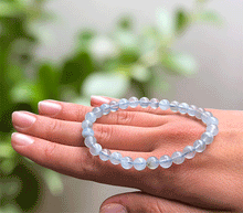 Naložite sliko v pregledovalnik galerije, zapestnica akvamarin iz kristalov 6 mm ženska zapestnica talisman iz poldragih kamnov nakit akvamarin moda nakit iz kristalov kristali zapestnice ženske zapestnice talisman akvamarin