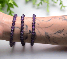 Naložite sliko v pregledovalnik galerije, zapestnica ametist iz kristalov 6 mm ženska zapestnica talisman iz poldragih kamnov nakit ametist moda nakit iz kristalov kristali zapestnice ženske zapestnice talisman ametist