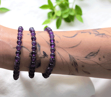 Naložite sliko v pregledovalnik galerije, zapestnica ametist iz kristalov 6 mm ženska zapestnica talisman iz poldragih kamnov nakit ametist moda nakit iz kristalov kristali zapestnice ženske zapestnice talisman ametist