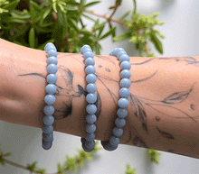 Naložite sliko v pregledovalnik galerije, zapestnica angelit iz kristalov 6 mm ženska zapestnica talisman iz poldragih kamnov nakit angelit moda nakit iz kristalov kristali zapestnice ženske zapestnice talisman angelit