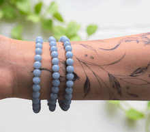 Naložite sliko v pregledovalnik galerije, zapestnica angelit iz kristalov 6 mm ženska zapestnica talisman iz poldragih kamnov nakit angelit moda nakit iz kristalov kristali zapestnice ženske zapestnice talisman angelit