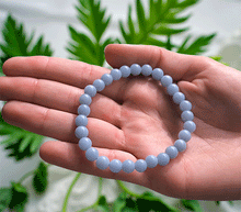 Naložite sliko v pregledovalnik galerije, zapestnica angelit iz kristalov 6 mm ženska zapestnica talisman iz poldragih kamnov nakit angelit moda nakit iz kristalov kristali zapestnice ženske zapestnice talisman angelit