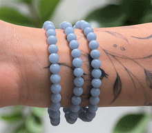 Naložite sliko v pregledovalnik galerije, zapestnica angelit iz kristalov 6 mm ženska zapestnica talisman iz poldragih kamnov nakit angelit moda nakit iz kristalov kristali zapestnice ženske zapestnice talisman angelit