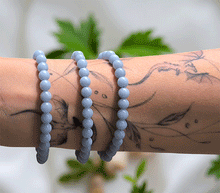 Naložite sliko v pregledovalnik galerije, zapestnica angelit iz kristalov 6 mm ženska zapestnica talisman iz poldragih kamnov nakit angelit moda nakit iz kristalov kristali zapestnice ženske zapestnice talisman angelit