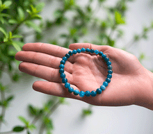 Naložite sliko v pregledovalnik galerije, zapestnica apatit iz kristalov 6 mm ženska zapestnica talisman iz poldragih kamnov nakit apatit moda nakit iz kristalov kristali zapestnice ženske zapestnice talisman apatit