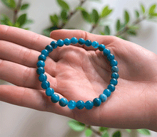 Naložite sliko v pregledovalnik galerije, zapestnica apatit iz kristalov 6 mm ženska zapestnica talisman iz poldragih kamnov nakit apatit moda nakit iz kristalov kristali zapestnice ženske zapestnice talisman apatit