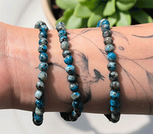 Naložite sliko v pregledovalnik galerije, zapestnica azurit granit iz kristalov 6mm ženska zapestnica iz poldragih kamnov nakit azurit granit moda nakit iz kristalov kristali zapestnice ženske zapestnice iz azurita in granita K2