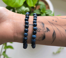 Naložite sliko v pregledovalnik galerije, ženska kristalna zapestnica dumortierit iz kristalov 6 mm ženska zapestnica iz kristalov talisman iz poldragih kamnov nakit dumortierit moda nakit iz kristalov kristali zapestnice ženske kristalne zapestnice talisman dumortierit