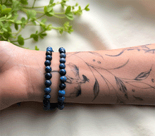 Naložite sliko v pregledovalnik galerije, ženska kristalna zapestnica dumortierit iz kristalov 6 mm ženska zapestnica iz kristalov talisman iz poldragih kamnov nakit dumortierit moda nakit iz kristalov kristali zapestnice ženske kristalne zapestnice talisman dumortierit