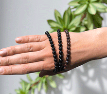 Naložite sliko v pregledovalnik galerije, zapestnica granat iz kristalov 6mm ženska zapestnica iz poldragih kamnov nakit granat moda nakit iz kristalov kristali zapestnice granat ženske zapestnice talisman