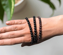 Naložite sliko v pregledovalnik galerije, zapestnica granat iz kristalov 6mm ženska zapestnica iz poldragih kamnov nakit granat moda nakit iz kristalov kristali zapestnice granat ženske zapestnice talisman