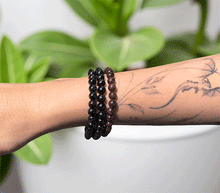 Naložite sliko v pregledovalnik galerije, zapestnica granat iz kristalov 6mm ženska zapestnica iz poldragih kamnov nakit granat moda nakit iz kristalov kristali zapestnice granat ženske zapestnice talisman