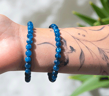 Naložite sliko v pregledovalnik galerije, ženska kristalna zapestnica disten kianit iz kristalov 6 mm ženska zapestnica iz kristalov talisman iz poldragih kamnov nakit kianit disten moda nakit iz kristalov kristali zapestnice ženske kristalne zapestnice talisman kianit