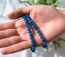 Naložite sliko v pregledovalnik galerije, ženska kristalna zapestnica disten kianit iz kristalov 6 mm ženska zapestnica iz kristalov talisman iz poldragih kamnov nakit kianit disten moda nakit iz kristalov kristali zapestnice ženske kristalne zapestnice talisman kianit