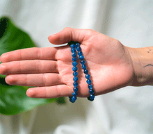 Naložite sliko v pregledovalnik galerije, ženska kristalna zapestnica disten kianit iz kristalov 6 mm ženska zapestnica iz kristalov talisman iz poldragih kamnov nakit kianit disten moda nakit iz kristalov kristali zapestnice ženske kristalne zapestnice talisman kianit