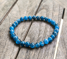 Naložite sliko v pregledovalnik galerije, ženska kristalna zapestnica disten kianit iz kristalov 6 mm ženska zapestnica iz kristalov talisman iz poldragih kamnov nakit kianit disten moda nakit iz kristalov kristali zapestnice ženske kristalne zapestnice talisman kianit