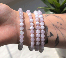 Naložite sliko v pregledovalnik galerije, zapestnica granat iz kristalov 6mm ženska zapestnica iz poldragih kamnov nakit granat moda nakit iz kristalov kristali zapestnice granat ženske zapestnice talisman