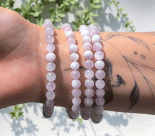 Naložite sliko v pregledovalnik galerije, zapestnica granat iz kristalov 6mm ženska zapestnica iz poldragih kamnov nakit granat moda nakit iz kristalov kristali zapestnice granat ženske zapestnice talisman