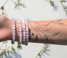 Naložite sliko v pregledovalnik galerije, zapestnica granat iz kristalov 6mm ženska zapestnica iz poldragih kamnov nakit granat moda nakit iz kristalov kristali zapestnice granat ženske zapestnice talisman