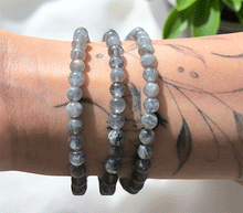 Naložite sliko v pregledovalnik galerije, zapestnica labradorit iz kristalov 6 mm ženska zapestnica talisman iz poldragih kamnov nakit labradorit moda nakit iz kristalov kristali zapestnice ženske zapestnice talisman labradorit