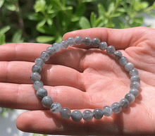 Naložite sliko v pregledovalnik galerije, zapestnica labradorit iz kristalov 6 mm ženska zapestnica talisman iz poldragih kamnov nakit labradorit moda nakit iz kristalov kristali zapestnice ženske zapestnice talisman labradorit