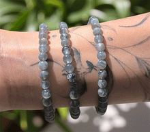 Naložite sliko v pregledovalnik galerije, zapestnica labradorit iz kristalov 6 mm ženska zapestnica talisman iz poldragih kamnov nakit labradorit moda nakit iz kristalov kristali zapestnice ženske zapestnice talisman labradorit