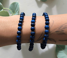 Naložite sliko v pregledovalnik galerije, zapestnica lapis lazuli iz kristalov 6mm ženska zapestnica iz poldragih kamnov nakit lapis lazuli moda nakit iz kristalov kristali zapestnice lapis lazuli ženske zapestnice talisman