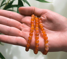 Naložite sliko v pregledovalnik galerije, zapestnica marelični ahat iz kristalov 6 mm ženska zapestnica talisman iz poldragih kamnov nakit marelični agat moda nakit iz kristalov kristali zapestnice ženske zapestnice talisman marelični ahat