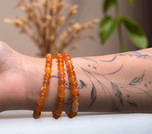 Naložite sliko v pregledovalnik galerije, zapestnica marelični ahat iz kristalov 6 mm ženska zapestnica talisman iz poldragih kamnov nakit marelični agat moda nakit iz kristalov kristali zapestnice ženske zapestnice talisman marelični ahat