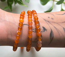 Naložite sliko v pregledovalnik galerije, zapestnica marelični ahat iz kristalov 6 mm ženska zapestnica talisman iz poldragih kamnov nakit marelični agat moda nakit iz kristalov kristali zapestnice ženske zapestnice talisman marelični ahat