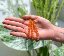 Naložite sliko v pregledovalnik galerije, zapestnica marelični ahat iz kristalov 6 mm ženska zapestnica talisman iz poldragih kamnov nakit marelični agat moda nakit iz kristalov kristali zapestnice ženske zapestnice talisman marelični ahat