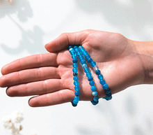 Naložite sliko v pregledovalnik galerije, ženska kristalna zapestnica modri črtasti ahat iz kristalov 6 mm ženska zapestnica iz kristalov talisman iz poldragih kamnov nakit modri ahat moda nakit iz kristalov kristali zapestnice ženske kristalne zapestnice talisman modri crtasti ahat