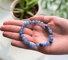 Naložite sliko v pregledovalnik galerije, zapestnica modri kremen iz kristalov 6mm ženska zapestnica iz poldragih kamnov nakit modri kremen moda nakit iz kristalov kristali zapestnice modri kremen ženske zapestnice talisman