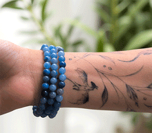 Naložite sliko v pregledovalnik galerije, zapestnica modri kremen iz kristalov 6mm ženska zapestnica iz poldragih kamnov nakit modri kremen moda nakit iz kristalov kristali zapestnice modri kremen ženske zapestnice talisman