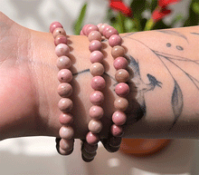 Naložite sliko v pregledovalnik galerije, ženska kristalna zapestnica rodonit iz kristalov 6 mm ženska zapestnica iz kristalov talisman iz poldragih kamnov nakit rodonit moda nakit iz kristalov kristali zapestnice ženske kristalne zapestnice talisman rodonit