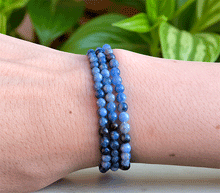 Naložite sliko v pregledovalnik galerije, zapestnica sodalit iz kristalov ženska zapestnica iz poldragih kamnov nakit sodalit moda nakit iz kristalov kristali zapestnice ženske zapestnice iz sodalita 4mm