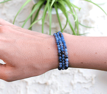 Naložite sliko v pregledovalnik galerije, zapestnica sodalit iz kristalov ženska zapestnica iz poldragih kamnov nakit sodalit moda nakit iz kristalov kristali zapestnice ženske zapestnice iz sodalita 4mm