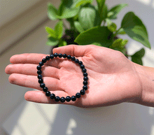 Naložite sliko v pregledovalnik galerije, ženska kristalna zapestnica sokolovo oko iz kristalov 6 mm ženska zapestnica iz kristalov talisman iz poldragih kamnov nakit sokolovo oko modro tigrovo oko moda nakit iz kristalov kristali zapestnice ženske kristalne zapestnice talisman sokolje oko